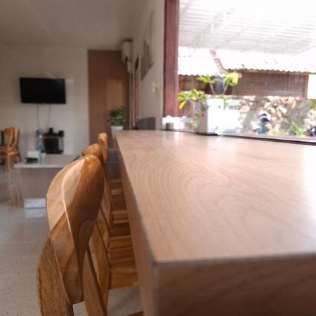 Mayeka Transit Hostel Bandara Internasional Lombok Praya Esterno foto