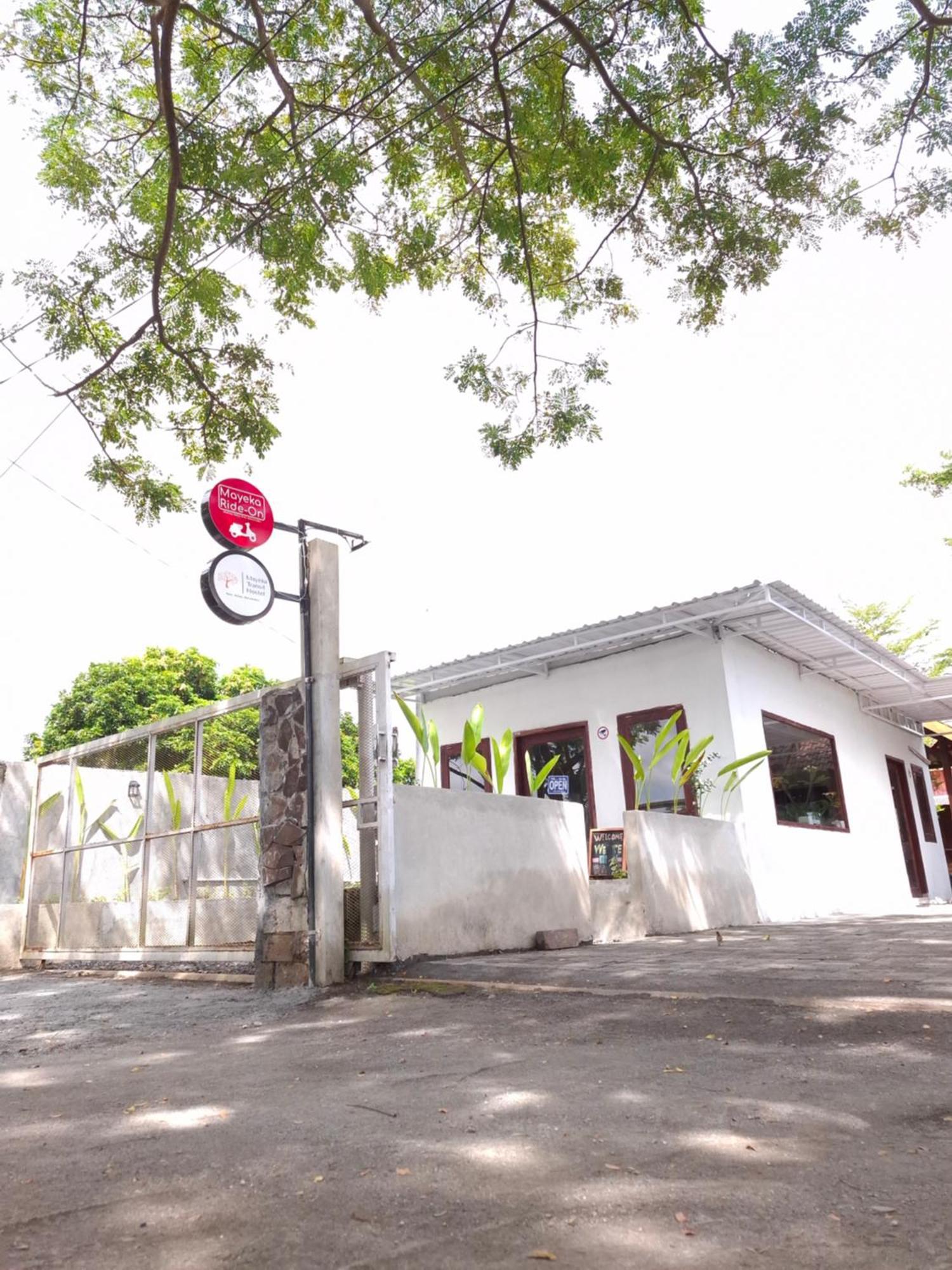 Mayeka Transit Hostel Bandara Internasional Lombok Praya Esterno foto